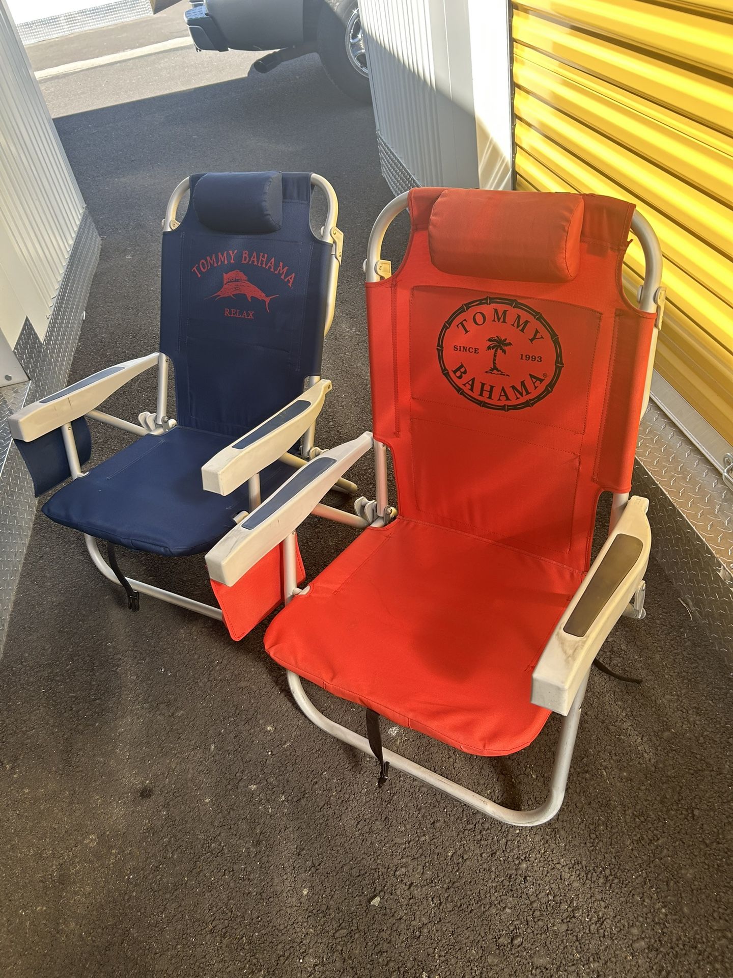 TOMMY BAHAMA BACKPACK BEACH CHAIRS