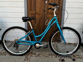 Medium Size Beautiful Raleigh Circa Hybrid Bike