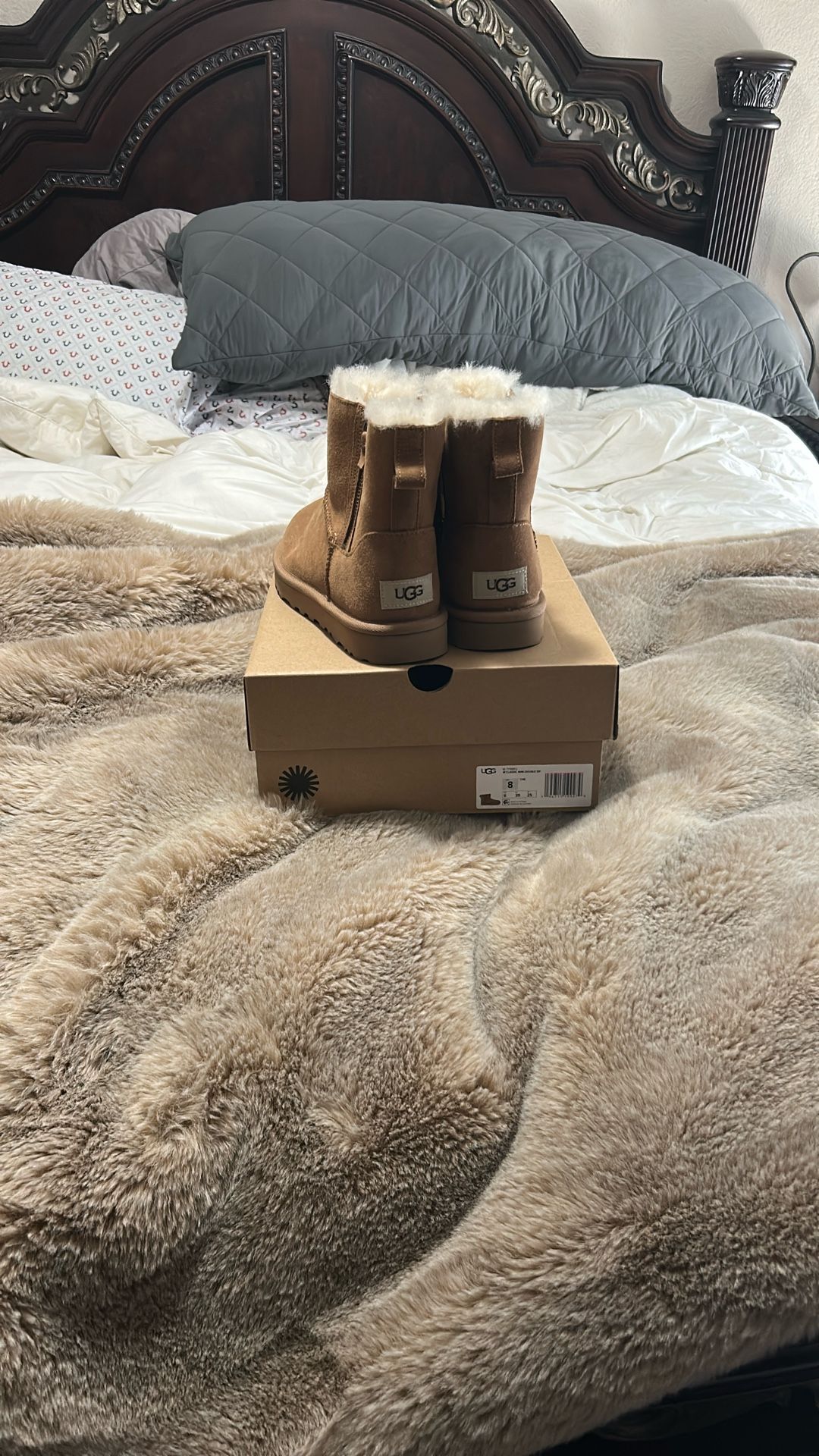 Uggs New 60 Size 8 Women’s