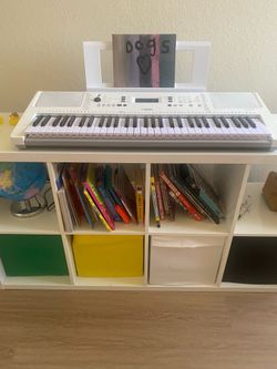 IKEA KALLAX 8-Cube Shelf – Excellent Condition