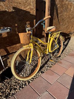 Huffy women’s cruiser bike