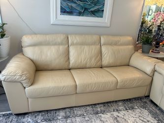 Living rm furniture