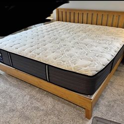 Like New King Size Sealy Posturpedic Luxury Mattress 