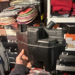 Nissan 350z / Infiniti G35 Windshield Wiper Fluid Tank