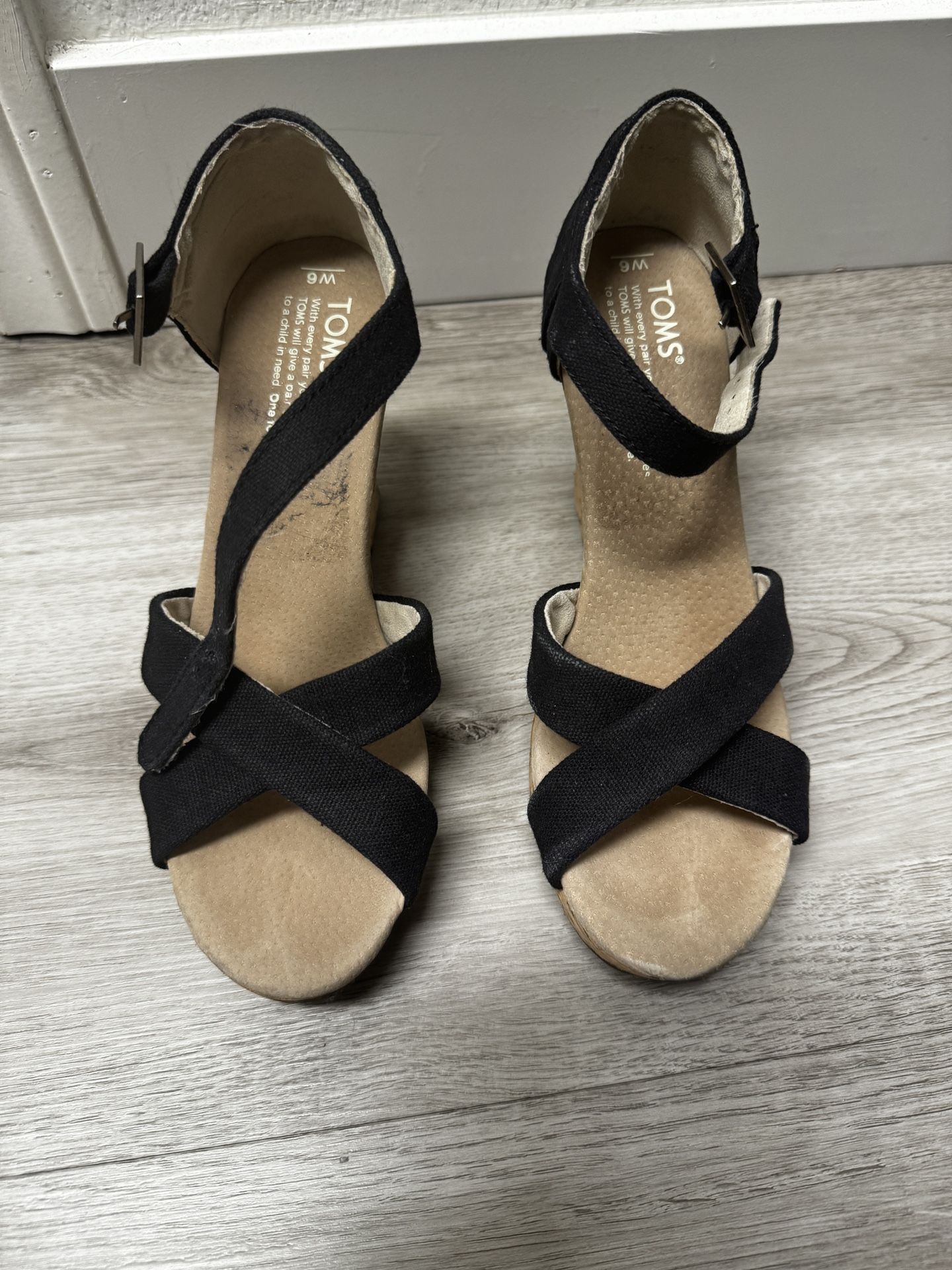 Toms Wedges shoes women’s Size 6