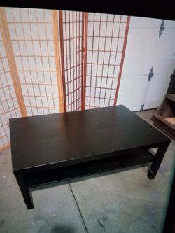 Blac k  coffee table  in great condition