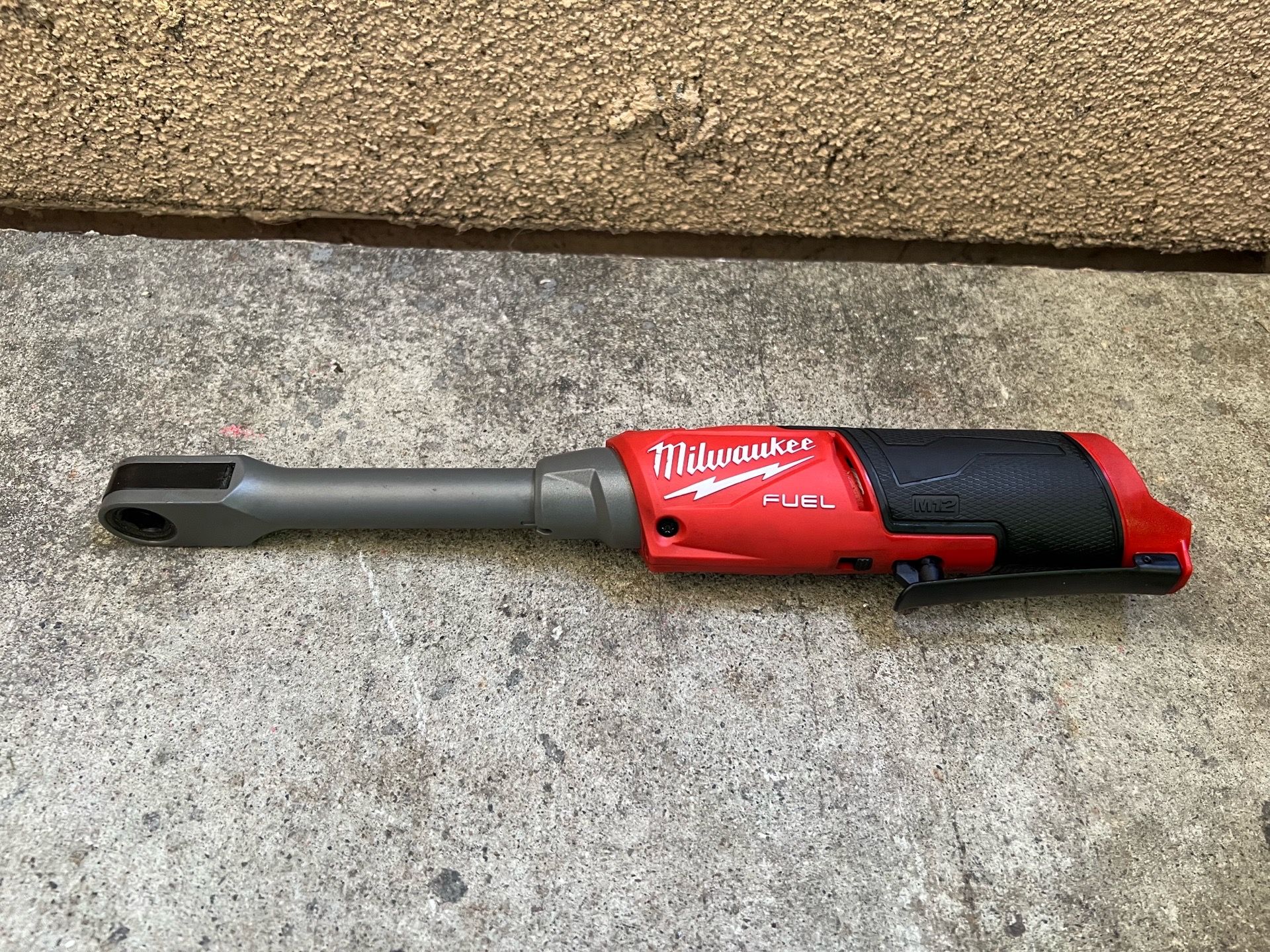 Milwaukee M12 FUEL INSIDER 12V Lithium-Ion Brushless Cordless 1/4 in. - 3/8 in. Extended Reach Box Ratchet(Tool only)