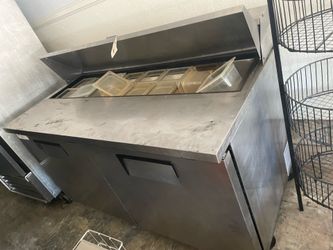 Sandwich prep table