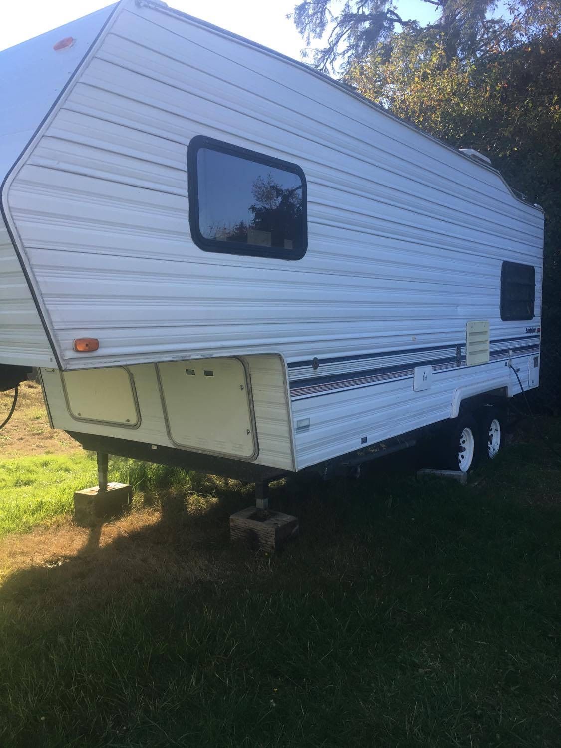 1997 sandpiper 27” Fifthwheel travel trailer
