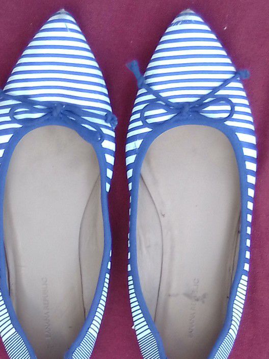 Ladies Banana Republic Blue And White Shoes Size 10