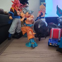 Mui Goku Statue
