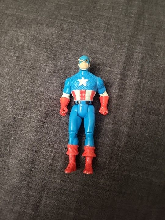 CAPTAIN AMERICA - Vintage 1990 - Marvel 5" Action Figure Toy Biz Loose