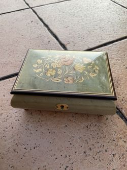 Vintage Jewelry Music Box Romance Swiss Made By Reuge 