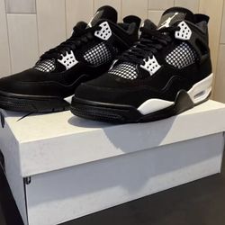 Air Jordan 4 White Thunder Size 10 / 11