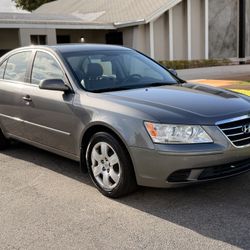 2009 HYUNDAI GLS LOW MILES