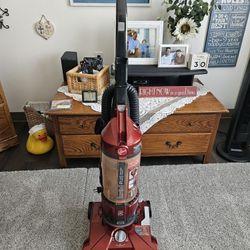 (PICK UP SUMNER) FREE- NEEDS REPAIR OR FOR PARTS - PLUGGED IN - DOESN'T WORK - HOOVER REWIND HOOVER