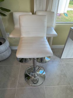 Set of 3 Adjustable Barstools - model home furniture