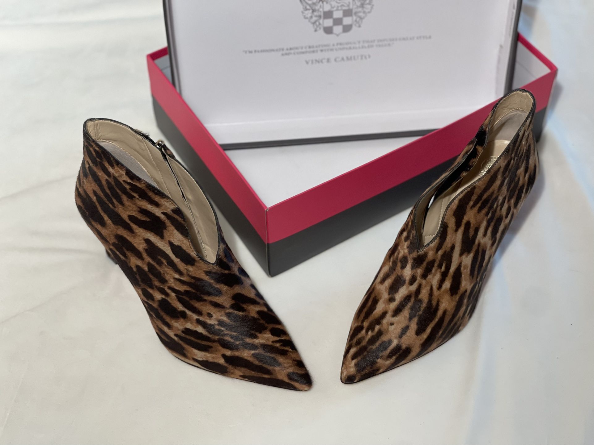 Womens Vince Camputo leopard print booties heels size 8