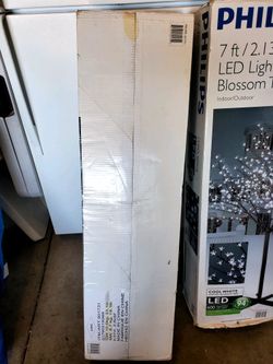 LED lighted Blum tree