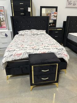 Six Piece Queen Bedroom Set