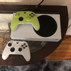 Xbox Series S And 2 Controllers 