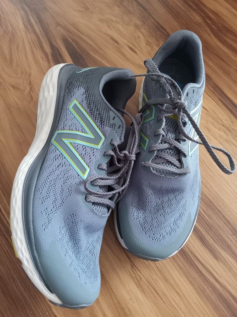 New Balance Tennis Shoes Sz 9