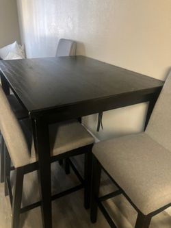Table/4chairs