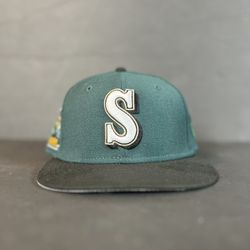 New Era Fitted Seattle Mariners Size 7 1/8  
