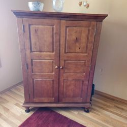 Cabinet/Armoire