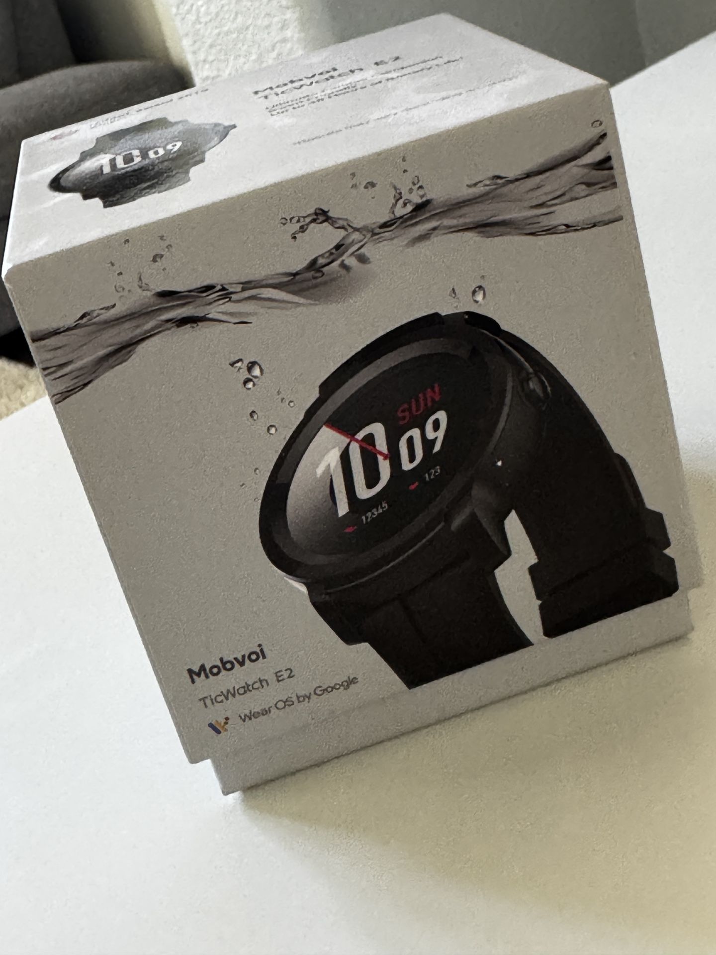 Mo với TickWatch E2! Brand New !! Retail $299 Asking $140