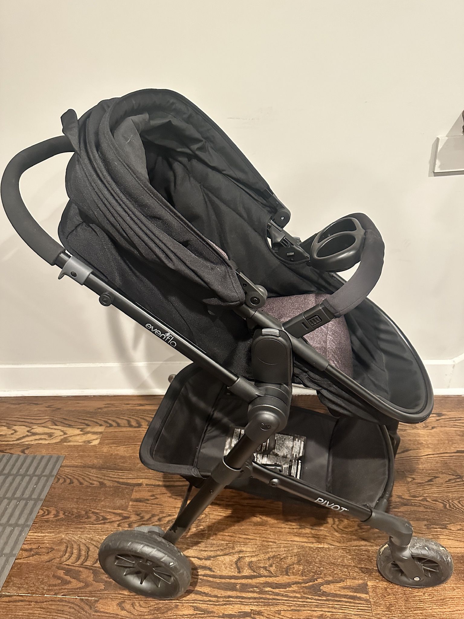 Evenflo Pivot Travel System