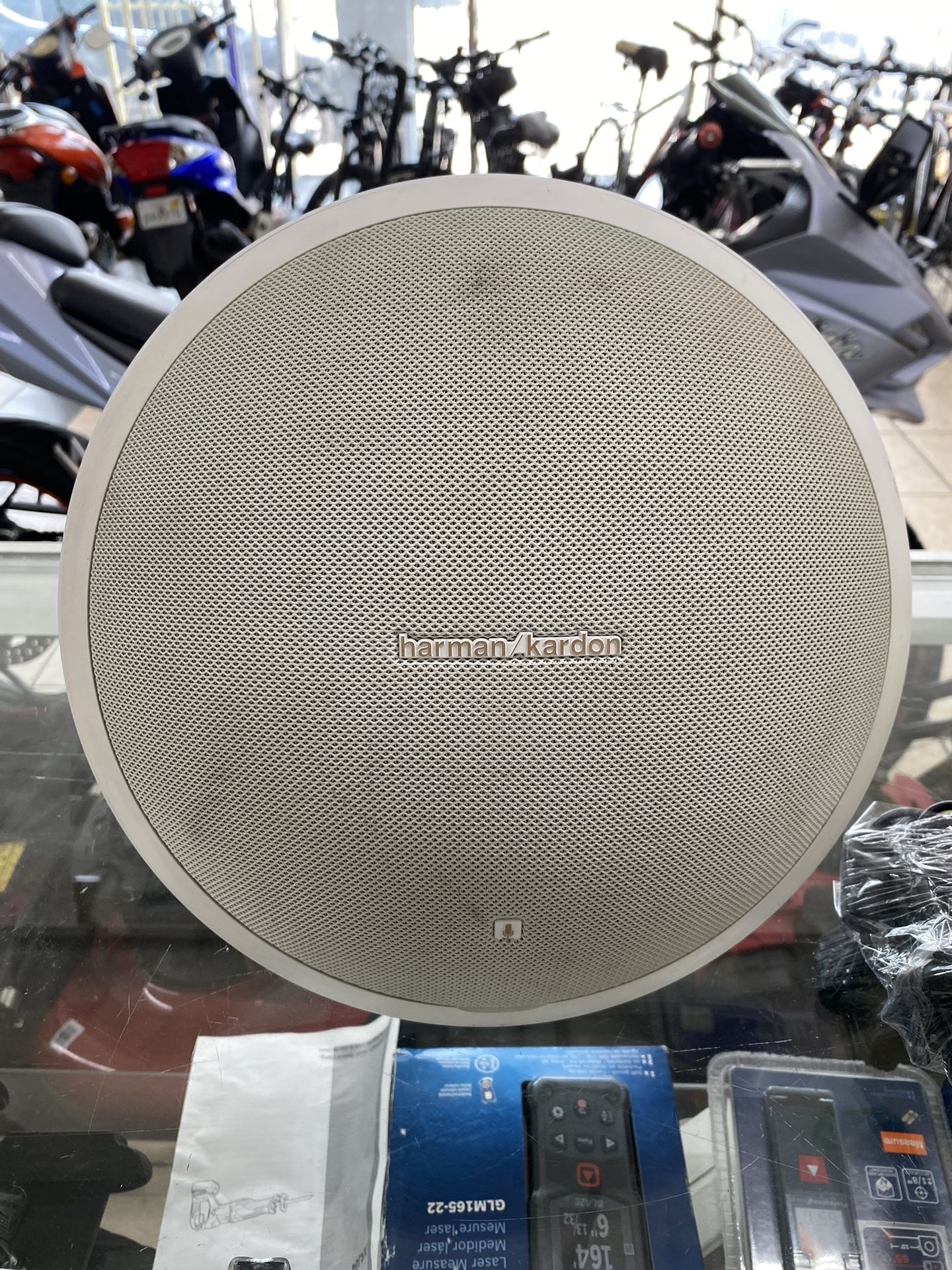 Harman Kardon Speaker Wireless Bluetooth Portable Standing White Pre Owned Test
