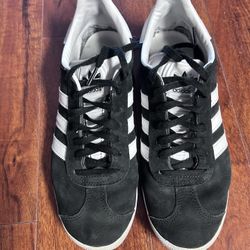 Adidas Gazelle black suede sneakers Unisex size 8 (men’s 8 / women’s 9–9.5) Good condition, clean uppers