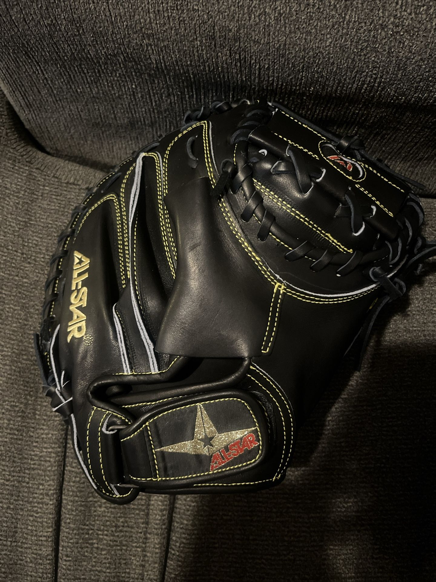 2024 33.5" All Star Solid Black Pro-Elite Baseball Catchers RHT Hand Throw Adult