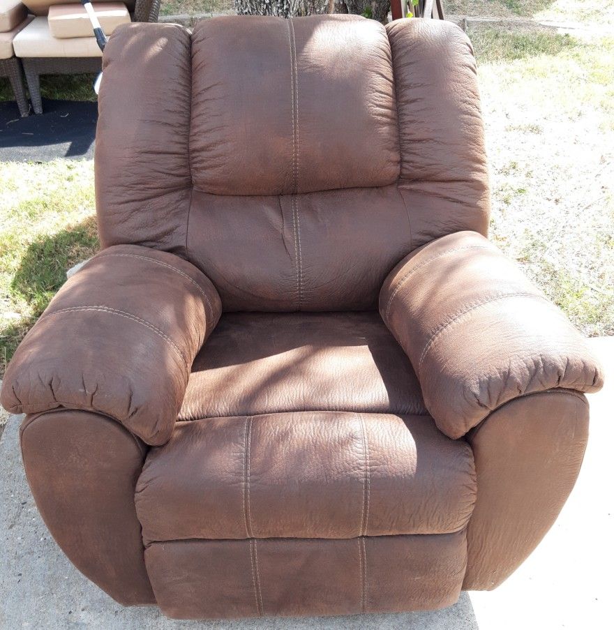 Signature Design by Ashley McGann Walnut Manual Rocker Recliner
