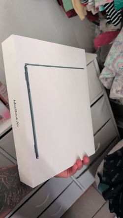 MacBook air 13 m5 16RAM 512GB NEW CAJA ABIERTA PARA REVISAR NO SE A USADO PARA NADA