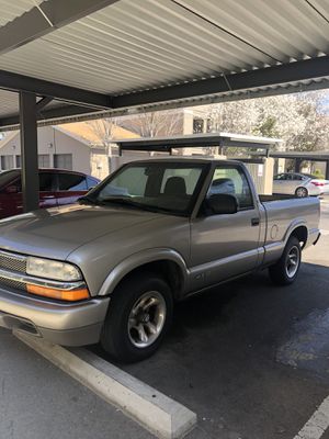 Photo 2000 Chevy s10 4 cylinder single cab