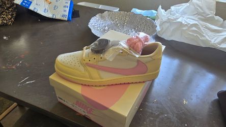 Jordan low Travis  shy pink