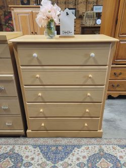 CUTE TALL DRESSER