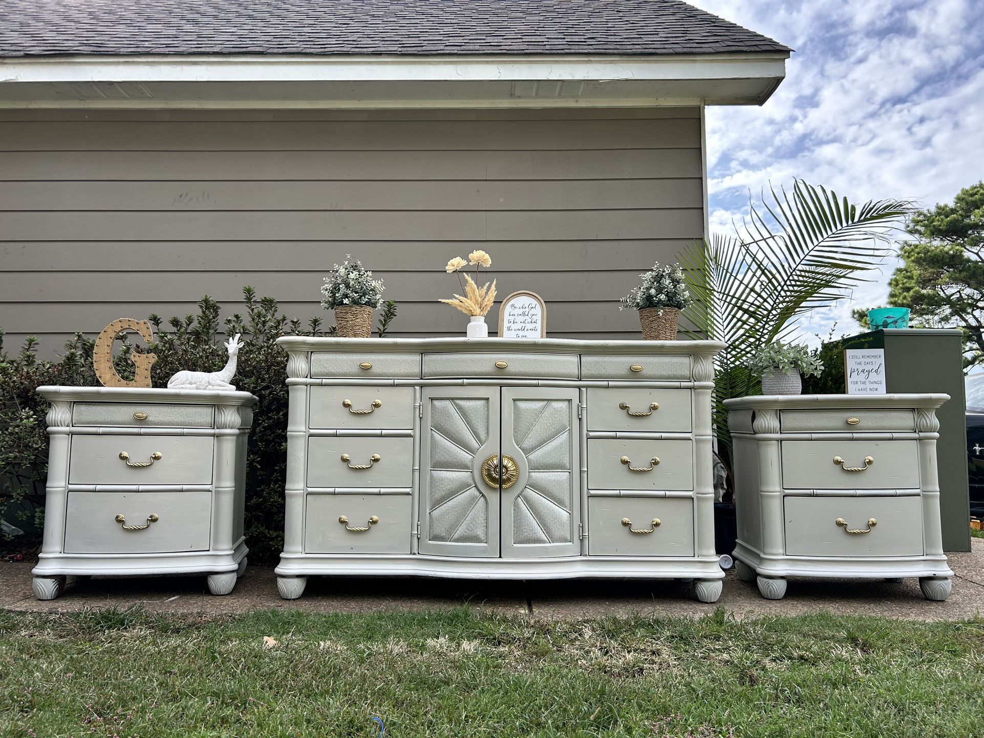Huge dresser & nightstands 