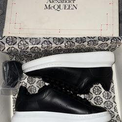 Alexander McQueen size 8U.S brand new