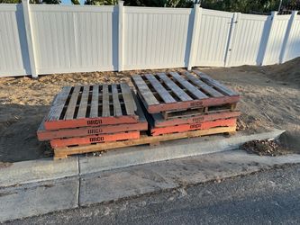 Free Pallets and Clean Dirt
