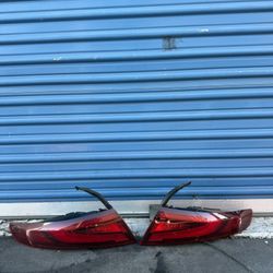 Alfa Romeo Giulia 2017 2018 2019 … 2020 2021 2022 2023 Left Side / Right Side LED Tail Light OEM