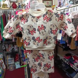 Disney Mini Mouse Outfit 12-18 monthsYour little one will look absolutely precious in this officially licensed Disney Minnie Mouse outfit! Perfect for