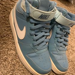 NIKE HIGH TOP TRAINERS