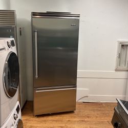 VIKING REFRIGERATOR 36” INCHES BOTTOM FREEZER BILT IN