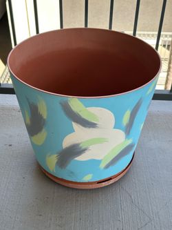 20” diameter planter pot
