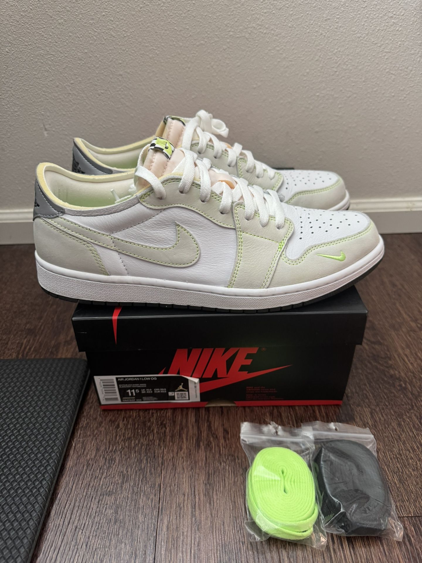 Jordan 1 Log OG “Ghost Green”