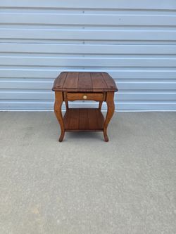 Solid Wood End Table With 2 Shelves And 1 Drawer