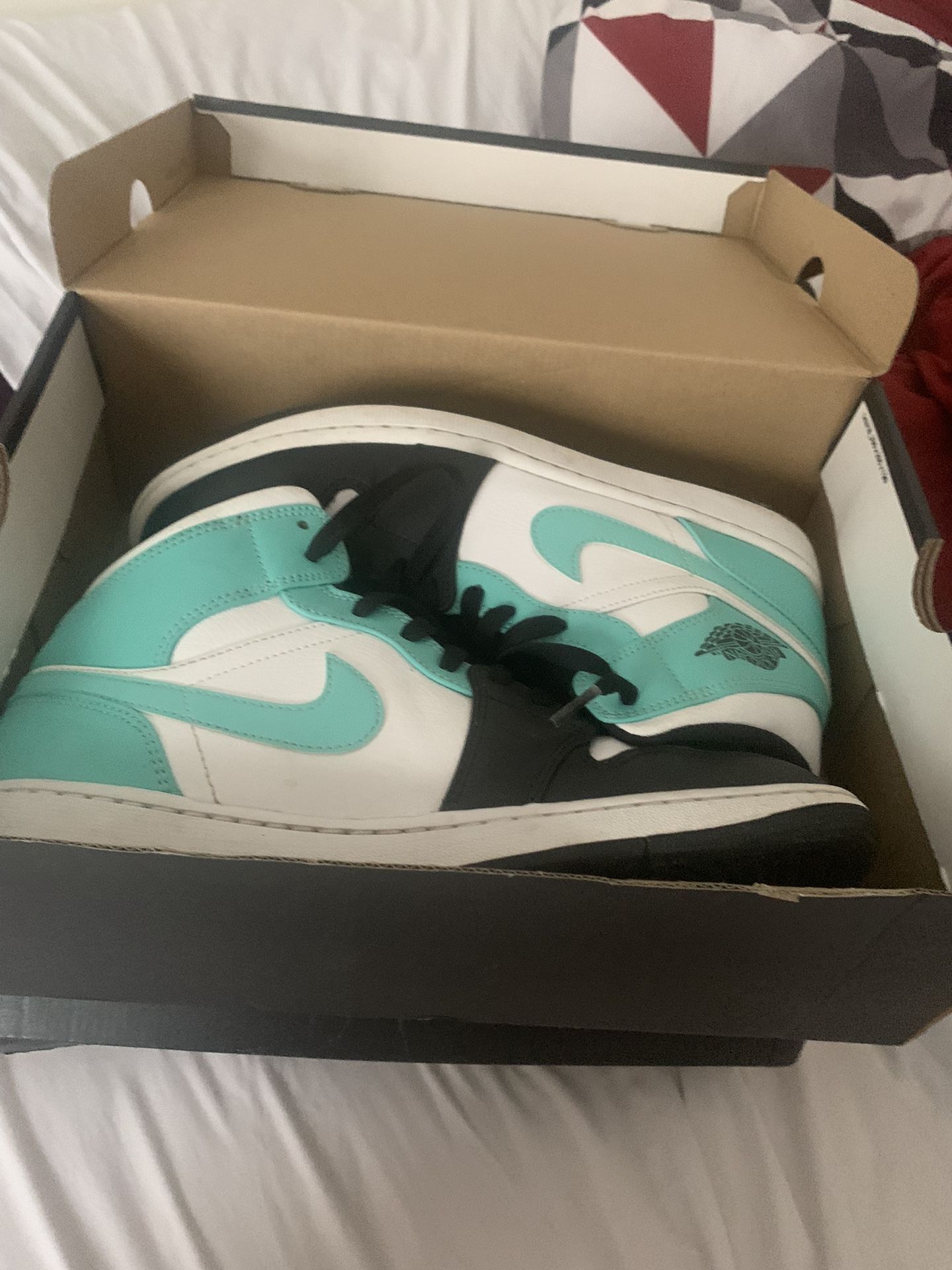 Jordan 1 Mid Tropical Twist Lgloo